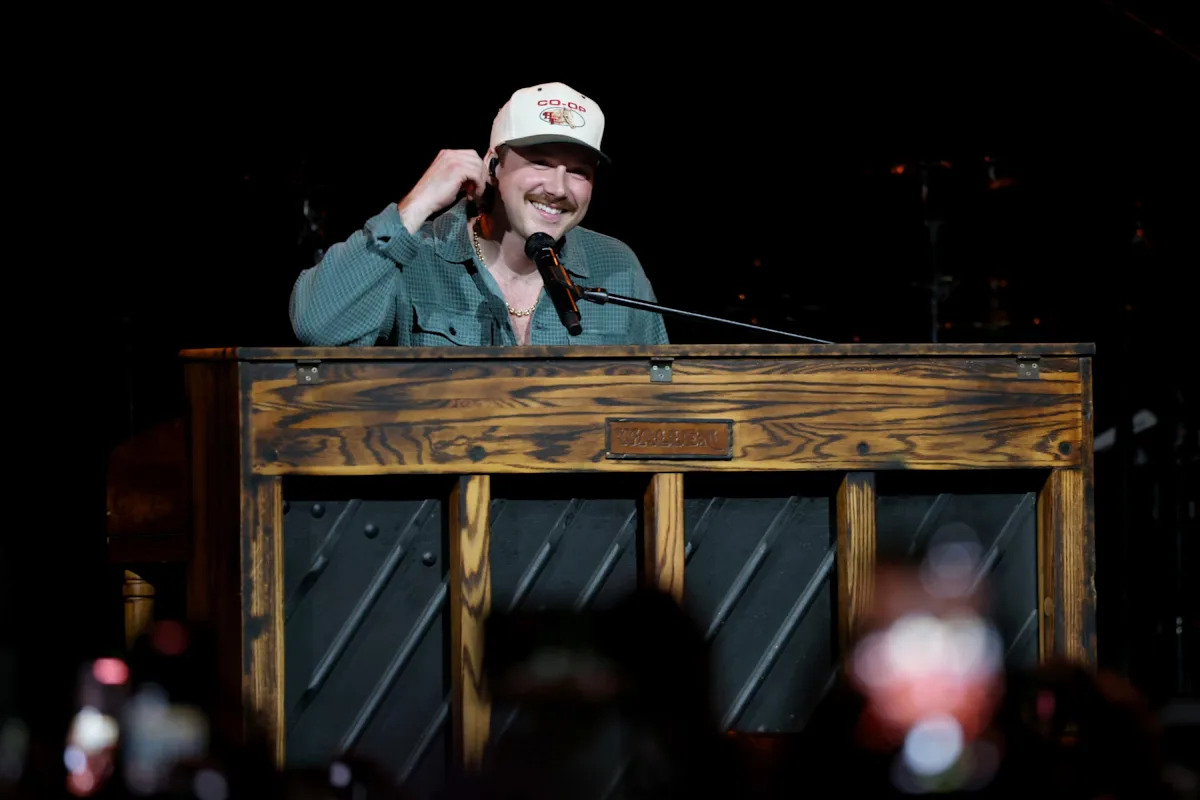 Morgan Wallen Flips Piano Onstage in Denver After Technical Issues