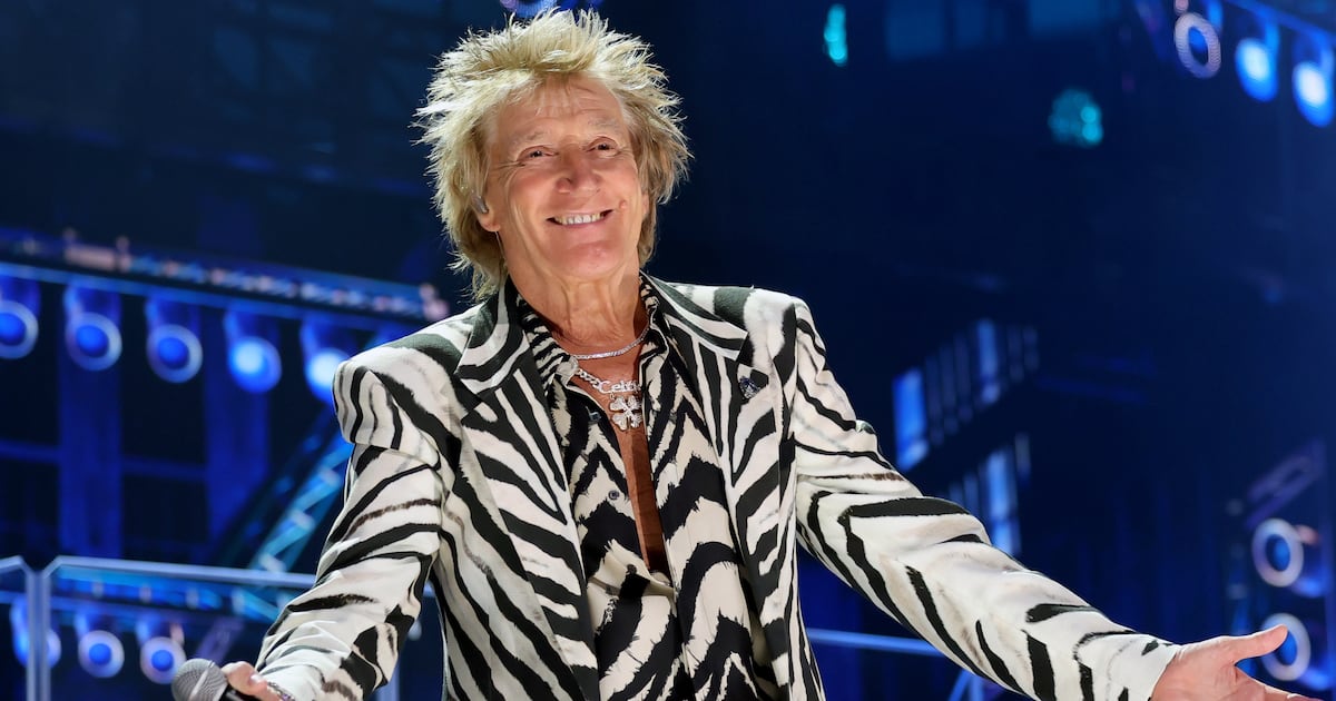 Rod Stewart Experiences Onstage Health Scare in Utah Concert